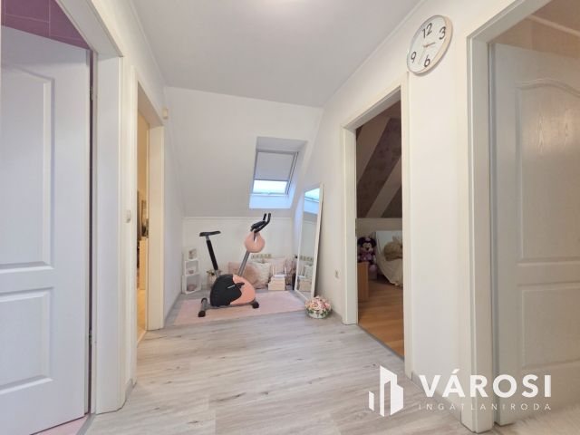 Exkluzív ikerház + Különálló modern lakás egyben eladó