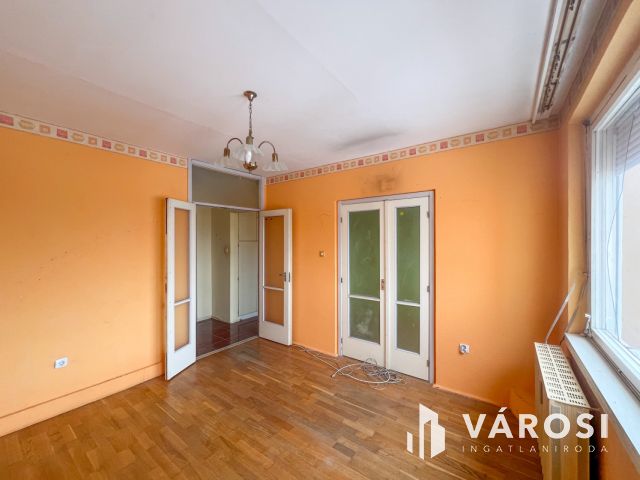 Eladó 2,5 szobás, erkélyes, hőszigetelt panel lakás