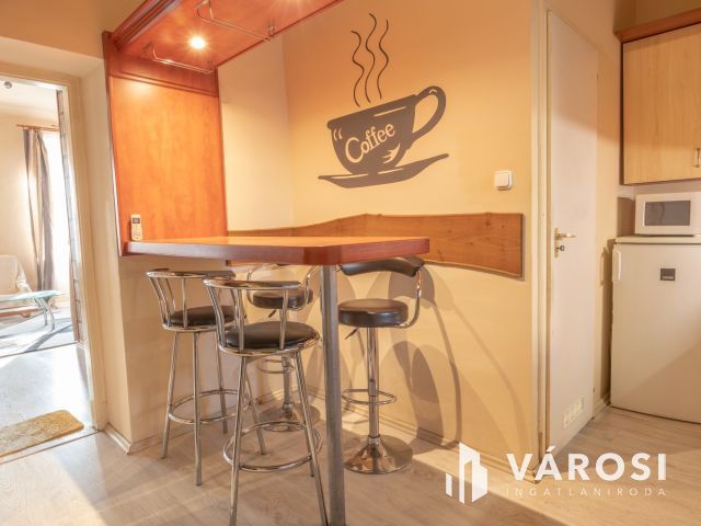 Pozsonyi földszinti takaros lakás