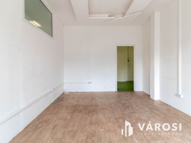 59 m2-es, klímás üzlethelyiség saját raktárral és mosdóval