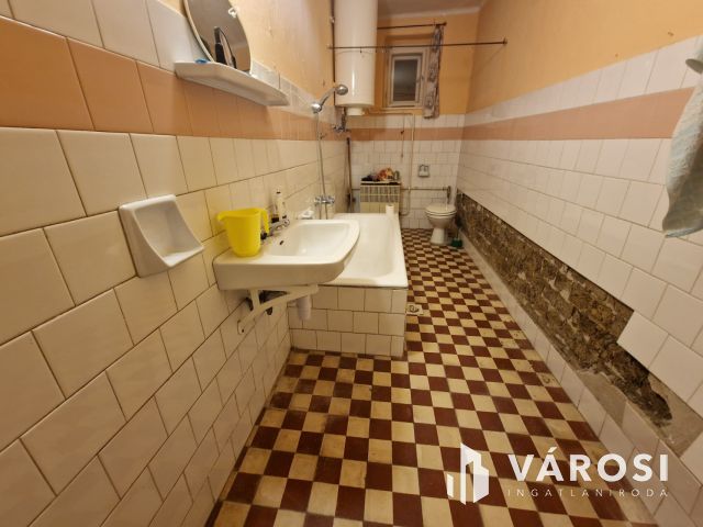 Lakható, korszerűsítést igénylő 98m2-es családi ház