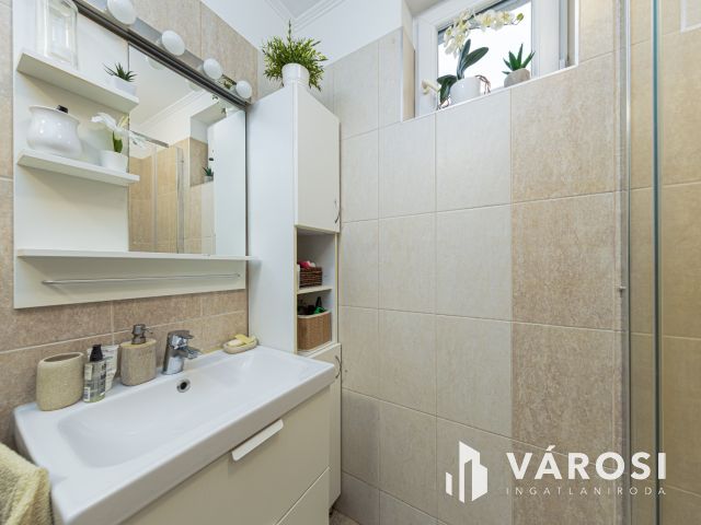 Nappali + 3 szoba + kertkapcsolat