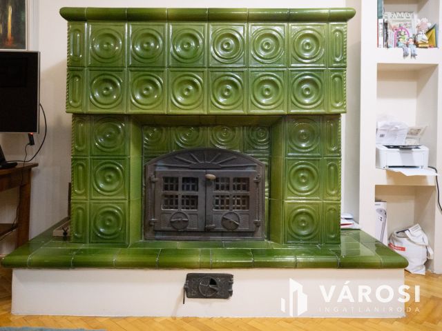 Erkélyes nagy lakás, garázs lehetőséggel a Győr belvárosában