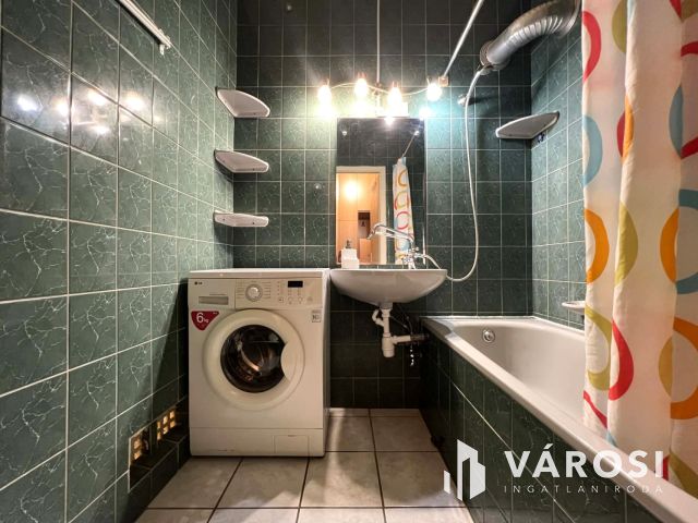 Belvárosi, 2 szobás, erkélyes, tégla lakás, Orosházán