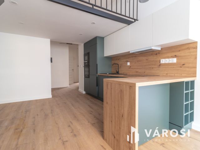 Galériás okosotthon eladó a körúthoz közel!