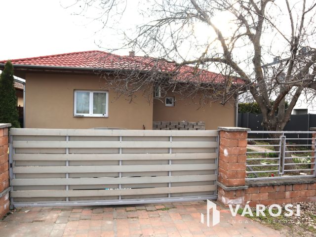 Újszerű önálló családi ház Szabadifürdőn eladó