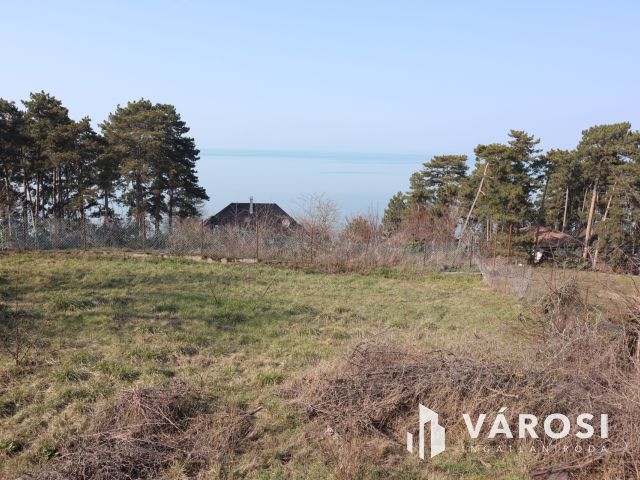 Full panorámás telek felújítandó, vagy bontandó házzal