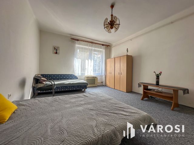 Vásártéren 1 emeleti lakás eladó!