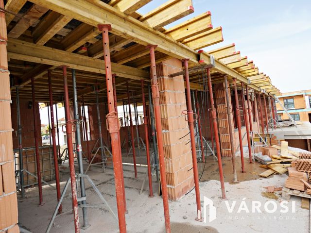 Eladó modern 4 szobás ikerfél nagy teraszokkal