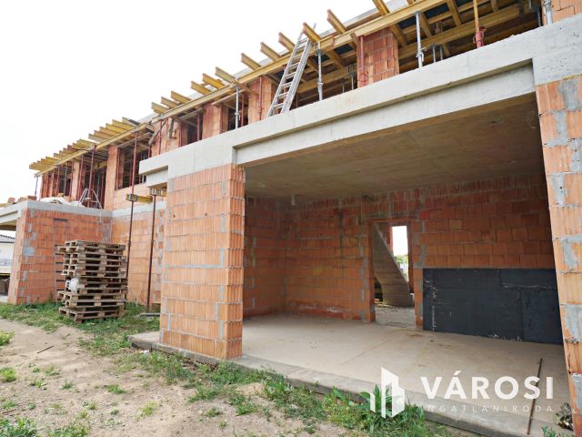 Eladó modern 4 szobás ikerfél nagy teraszokkal