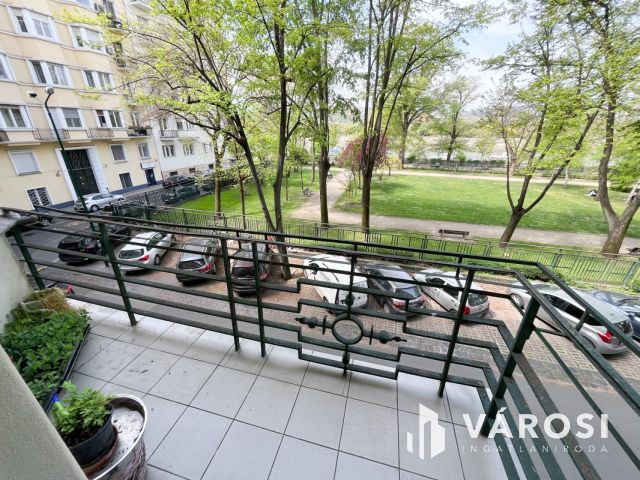 Több lakásra bontható szenzációs elhelyezkedéssel!