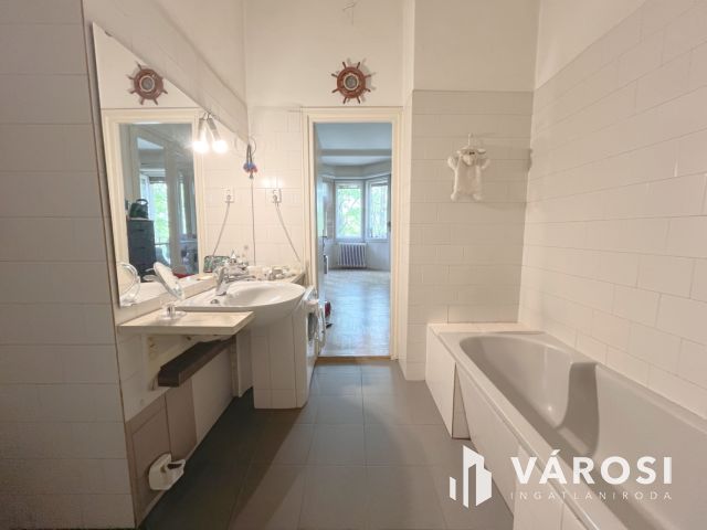 Több lakásra bontható szenzációs elhelyezkedéssel!