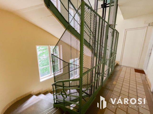 Több lakásra bontható szenzációs elhelyezkedéssel!