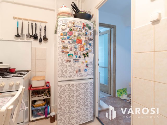 Világos, 2 szobás lakás beépített erkéllyel, remek helyen