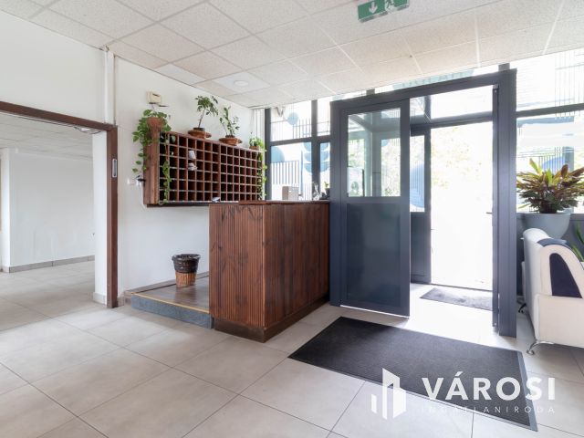 32 m2-es, földszinti iroda kiadó Fáy utcai irodaépületben