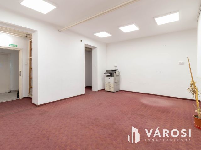 32 m2-es, földszinti iroda kiadó Fáy utcai irodaépületben