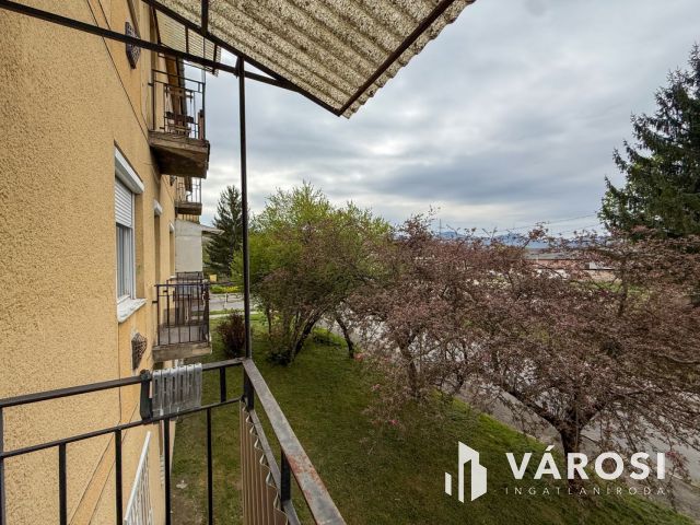 Első emeleti, erkélyes lakás eladó!