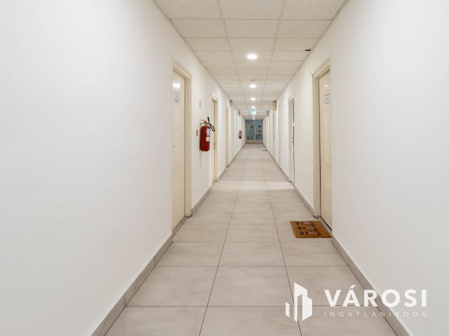 2. emeleti, 16 m2-es iroda kiadó Fáy utcai irodaépületben