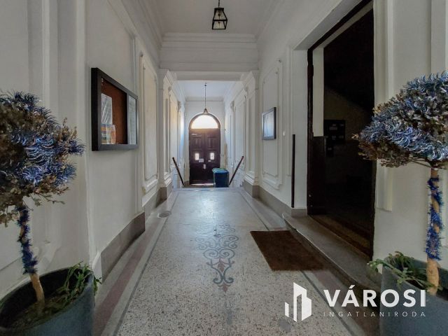 A Nyugati szomszédságában, csendes házban, felújított lakás