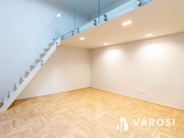 A Nyugati szomszédságában, csendes házban, felújított lakás