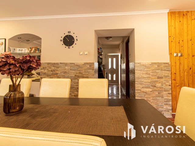 Napelem, medence, 3 garázs – ritka lehetőség Annavölgyön