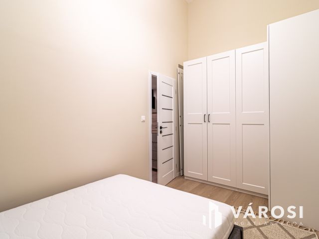 2 szobás, felújított és berendezett lakás a Palotanegyedben