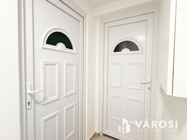 2 szobás, felújított és berendezett lakás a Palotanegyedben