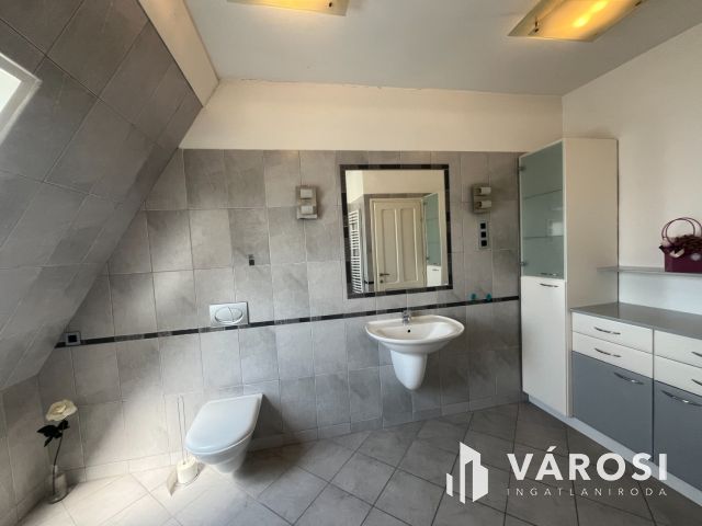 Debrecen Belváros Simonffy Utcai 3 Szoba Nappalis Lakás!!!