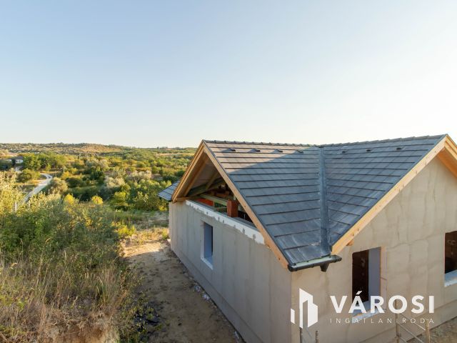 Panorámás ikerház fél  Tinnyén a  királyvölgy lakoparkban
