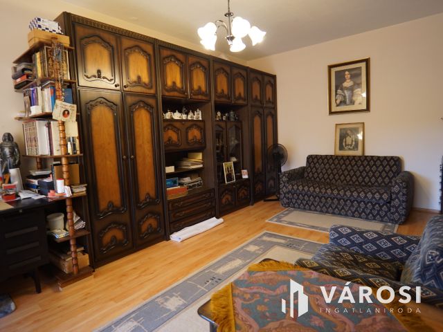 Péterfai utcában, jó állapotú lakás