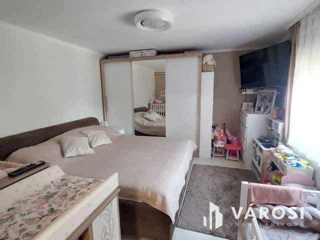 Településközponti fejlesztési ingatlan Hajdúhadház szívében.