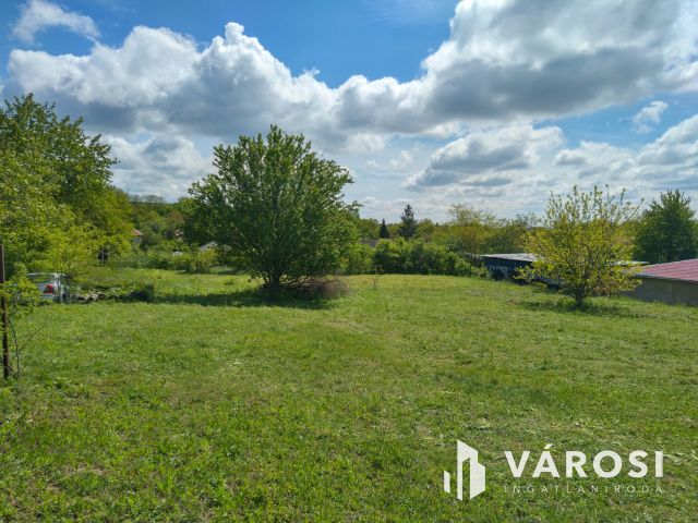 Ritka lehetőség Tinnyén – 859 m²-es telek