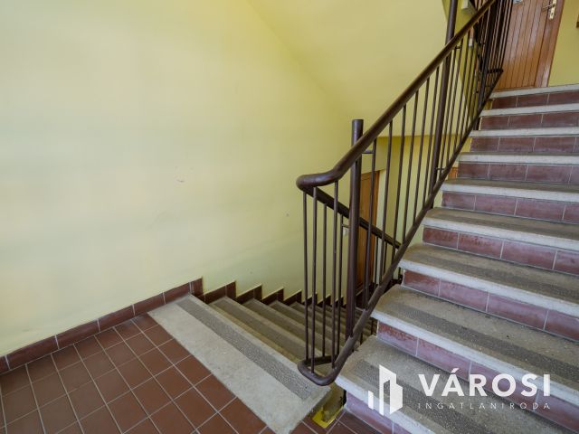 Napfényes, erkélyes tégla lakás, tároló és garázs opcióval