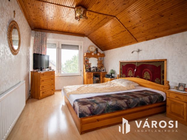 Kétszintes családi otthon, dupla garázzsal Orosházán
