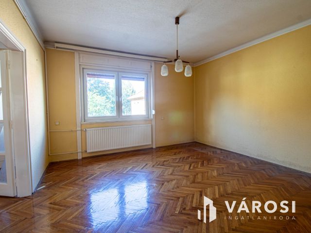Tágas családi ház a belvárosban vállalkozási lehetőséggel